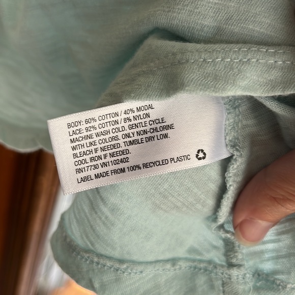 Pretty mint colored top - Picture 5 of 7